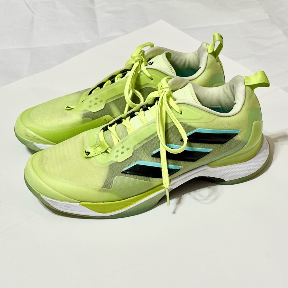 Adidas Avacourt Sneakers